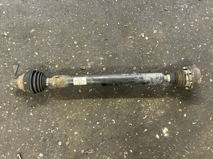 VW PASSAT B6 1,6 poloos pravá 3C0407272AR