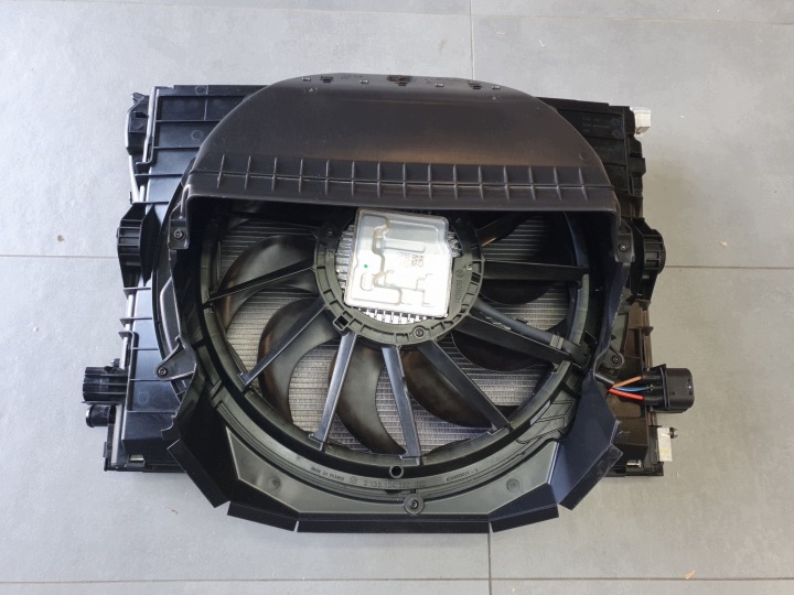 Audi Q6 e-tron radiatore motore usato ventola 85E121251A