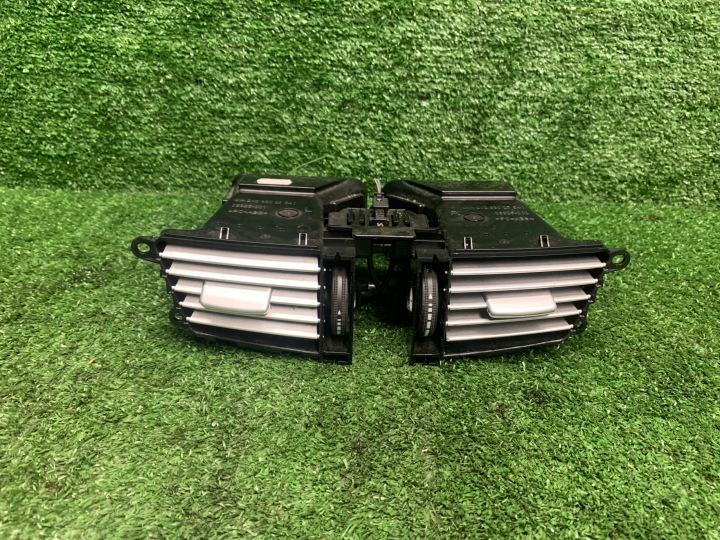 MERCEDES E KLASA W212 BOCCHETTA ARIA ANTERIORE medio A2128302554