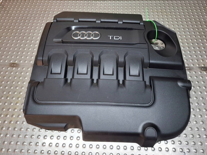 copertura GREMBIALINA Coperchio superiore motore superiore 04L103925A AUDI Q3 8U A3 8V A1 8X TT 8S 1.6TDI