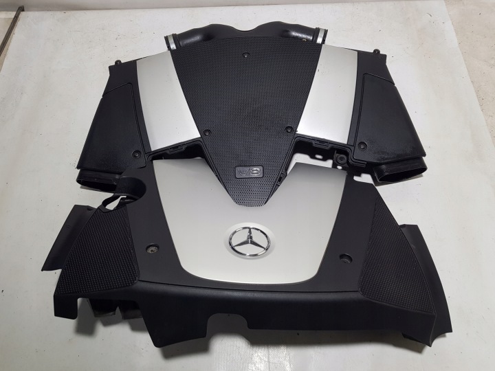 cover cover of the engine MERCEDES 4.2 CDI ML W164 GL X164 W211 4.0