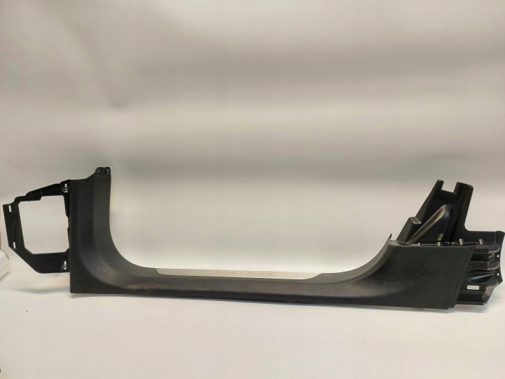 Porsche Taycan 4S 9J1 2021r lišta krytka prahová pravá 9J1863382