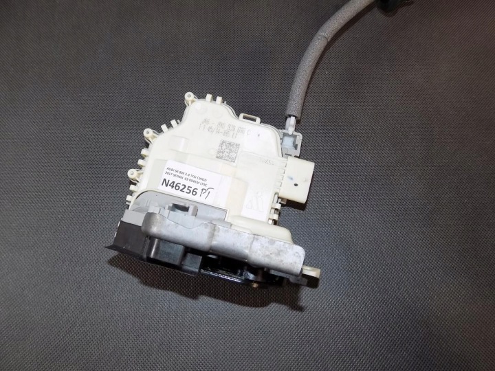 AUDI S4 A4 B9 lock door right rear part 8X0839016C
