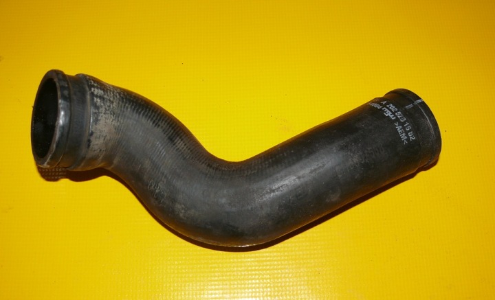 Tuyau Tuyau flexible Conduit pieces tuyaux Intercooler MERCEDES C-KLASA 1 et W202 2.2 CDI A2025281682