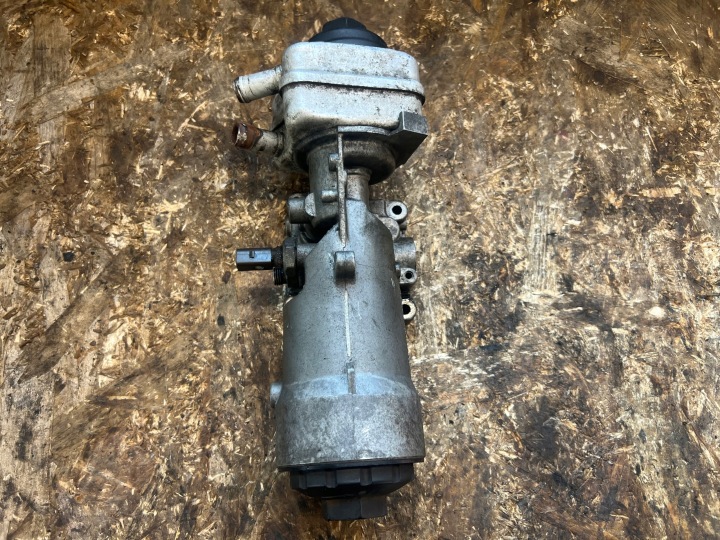 poklopač držač uljnog filtera AUDI VW SEAT SKODA 2.0 TDI 045115389C