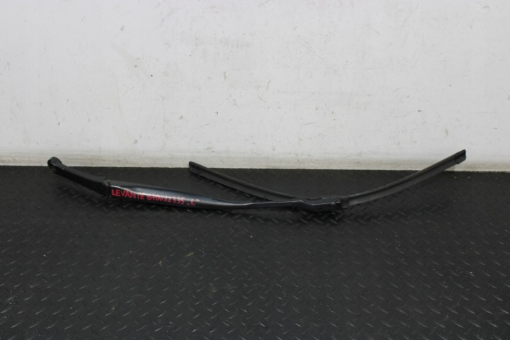 braccio tergicristallo tergicristallo sinistra MASERATI LEVANTE M161 670032335