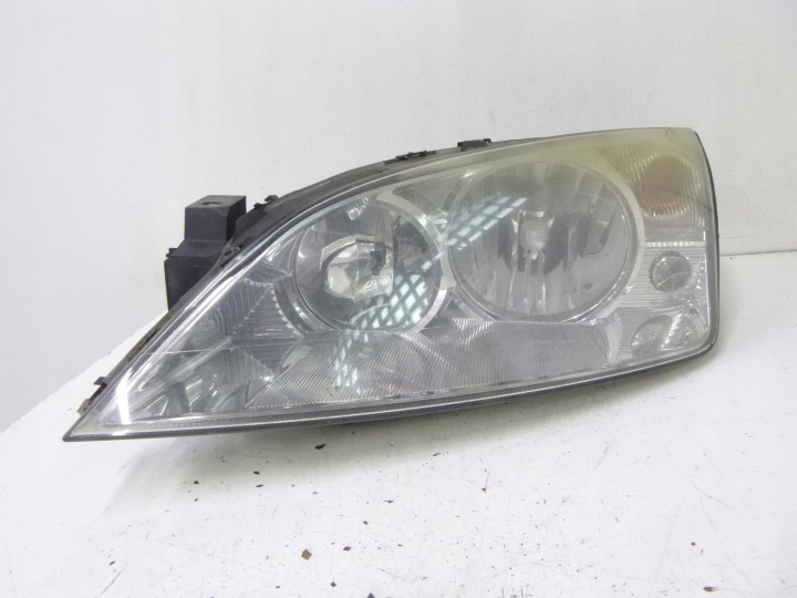light front Ford Mondeo III 2001r.