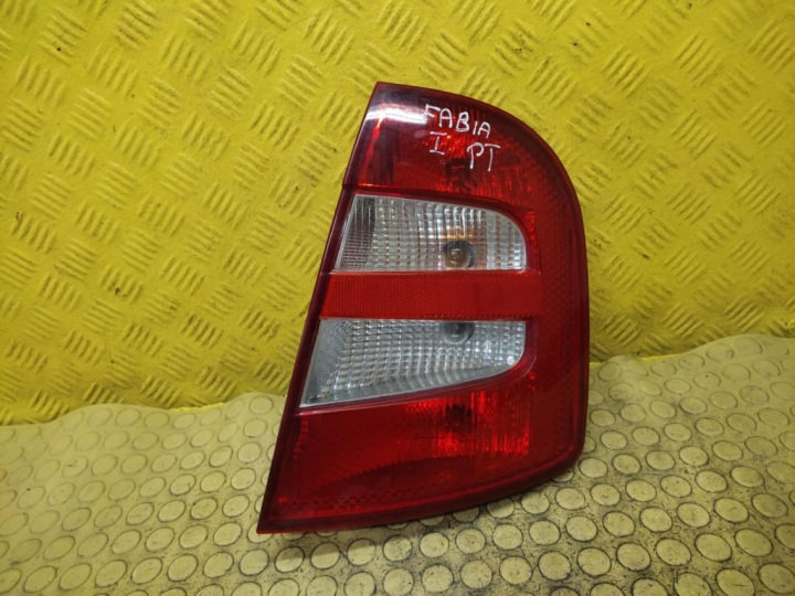 SKODA FABIA and light right rear part 6Y6945096B