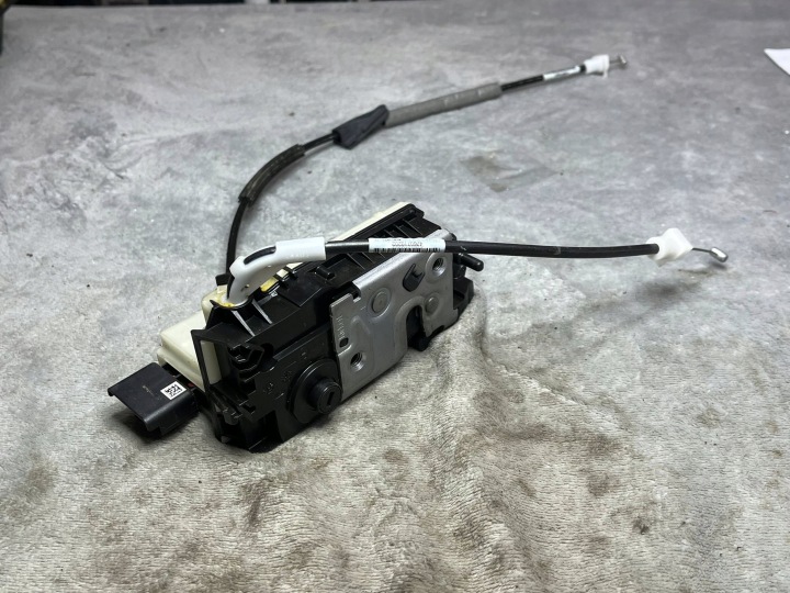 de la Serrure Portière Gauche Arrière Arrière 9688080880 PEUGEOT 208 1 et 5D HB 12-16 !J