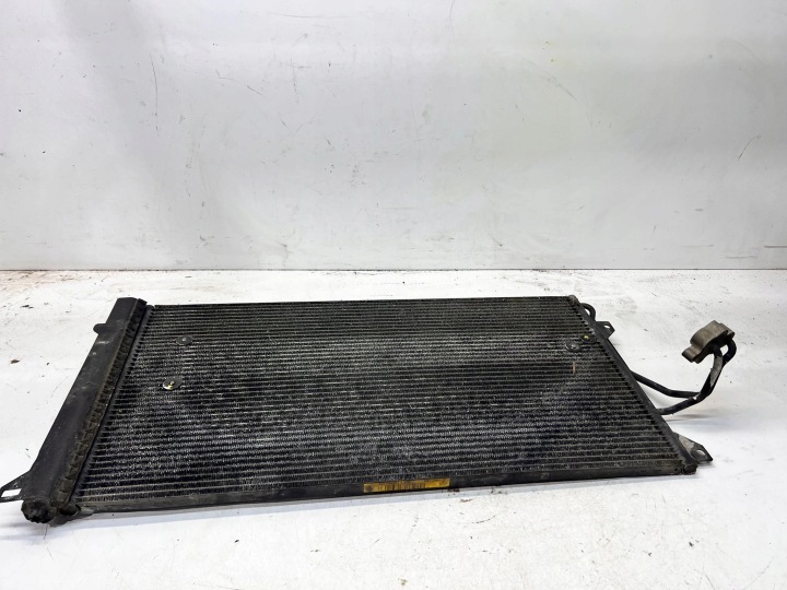 Radiateur climatisation AUDI Q7 4L 4L0260401A