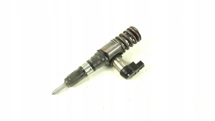 Einspritzdüse VW GOLF 5 PASSAT B6 TOURAN JETTA AUDI A3 8P 2.0 TDI 03G130073T