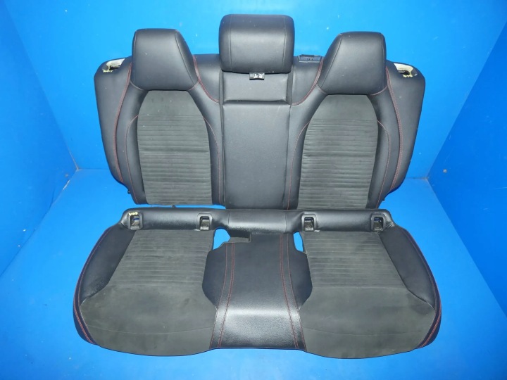 Mercedes-Benz CLA W117 SEDAN KANAPA far hátso KOMPLET BEZ ZAMKOW