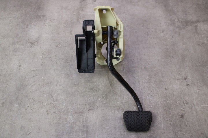 BMW F01 F02 F04 F06 F07 F10 F11 F12 F13 PEDAL brzdy AUTOMAT 6775368