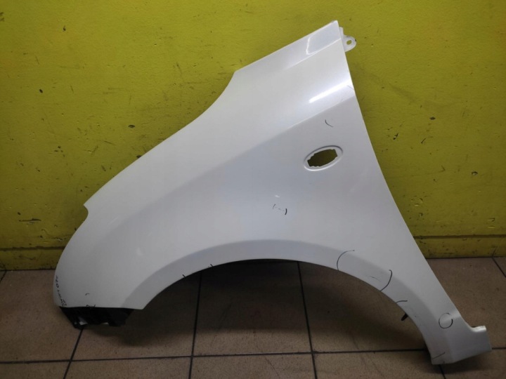 SUZUKI SWIFT IV Aile Gauche Avant