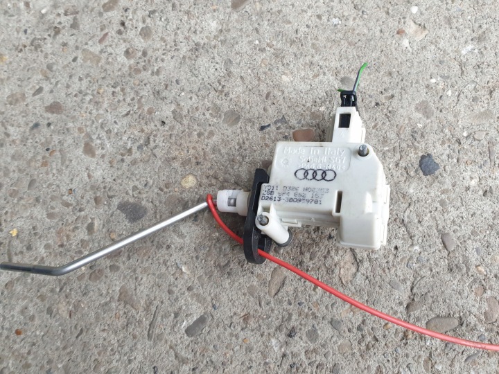 lengéscsillapító KLAPKI üzemanyag AUDI A3 8P 2003- 8P4862153