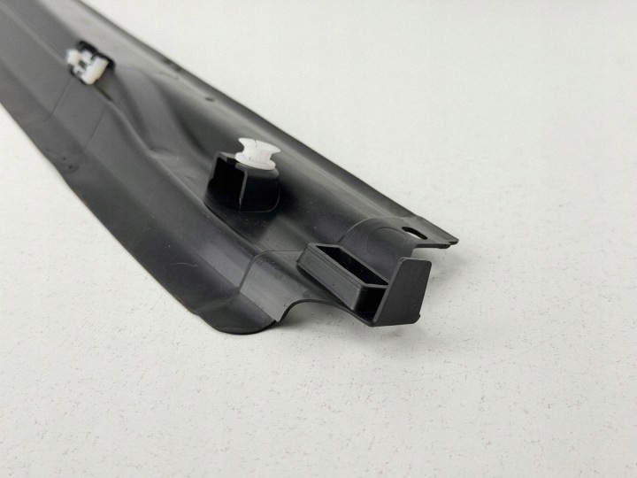 BMW i4 2025 Højre side Elevator polstring element 8331210 8