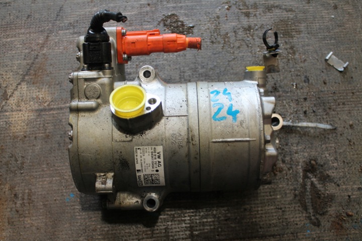 2424. Compresseur Climatisateur air conditionné AUDI 4G0816797F