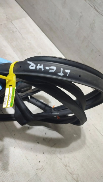Toyota C-HR et 1.2 19r Joint Portière Gauche Arrière