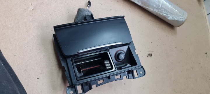 A5 8T S5 LIFT Aschenbecher vorne vorne TUNELU 8K0857951 A4 B8 S4 LIFT