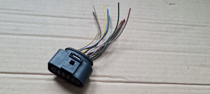 Q5 8R Spina KOSTKA ZLACZE FANALE FARO Anteriore 1J0973735 A4 B8 A5 8T