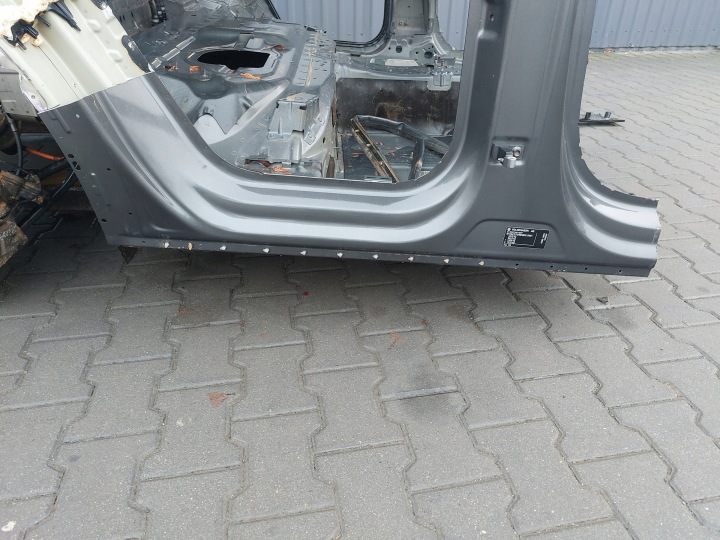 VW TOUAREG III 760 pillar B central threshold right