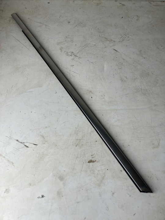 moulding dust door right front CITROEN C4 PICASSO II CHROM 9677090880