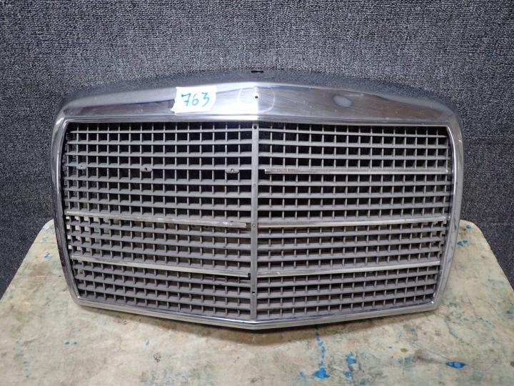 GRILLE MERCEDES W115 W114