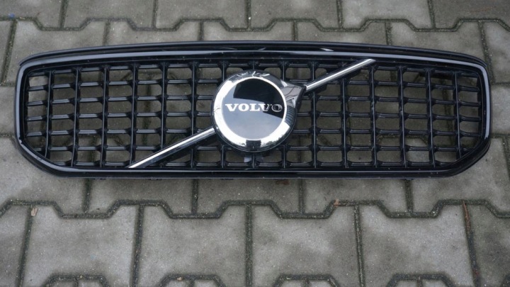VOLVO XC40 LIFT R-design maska maska chladiče