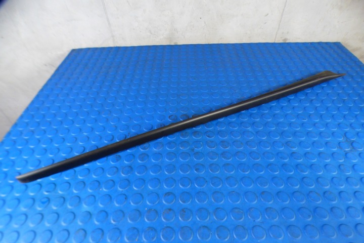 moulding windows czolowej 5H0854328A stBDB VOLKSWAGEN GOLF VIII 8