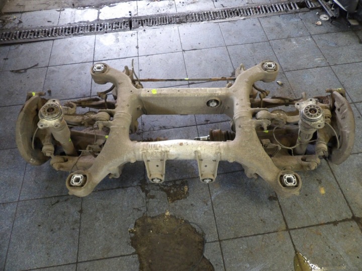 BMW 5 F11 2.0D XDRIVE axis rear sider sususpension