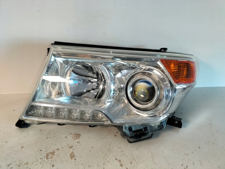 light front reflektor left TOYOTA LAND CRUISER J200 12-15 XENON