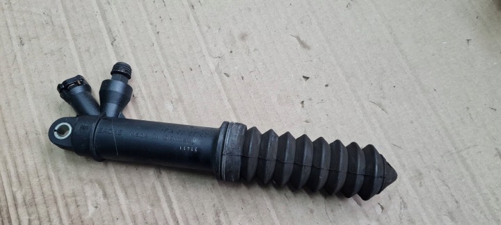 A4 B8 WYSPRZEGLIK POMPKA SPRZEGLA 8K0721257A A5 8T