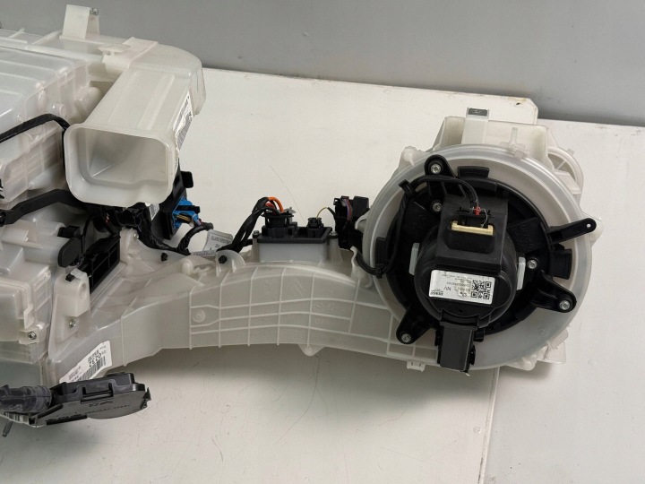 BODY/MPV 9836407680 1.5L diesel 75 kW 11