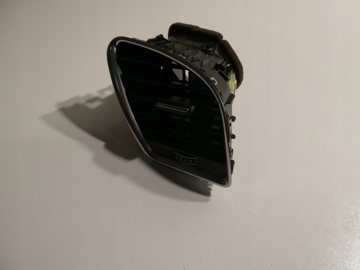 LÜFTUNGSGITTER DES LÜFTERS RECHTS AUDI A4 B8