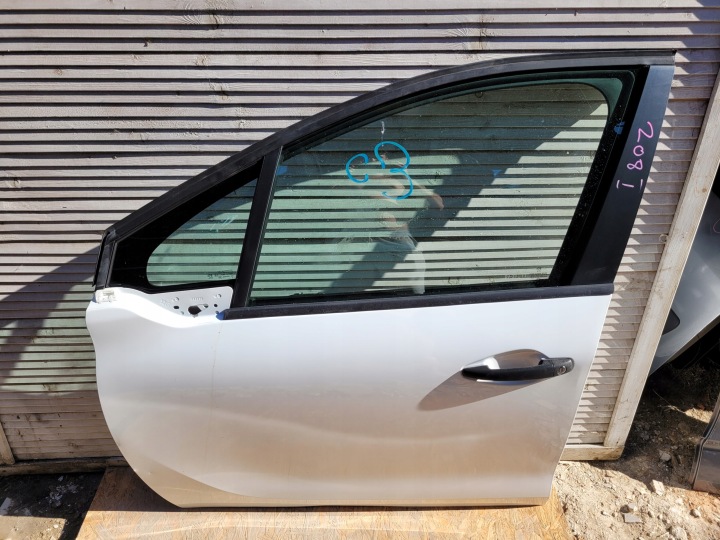 dveře přední předek levé PEUGEOT 208 a