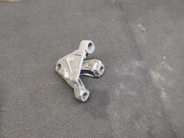 BMW OE 8578006 Supporto pompy pressione 21r