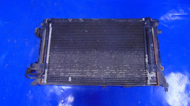Radiatore motore usato KLIMY VENTOLI 1.6 8V VW GOLF V HB 03-10 ROK