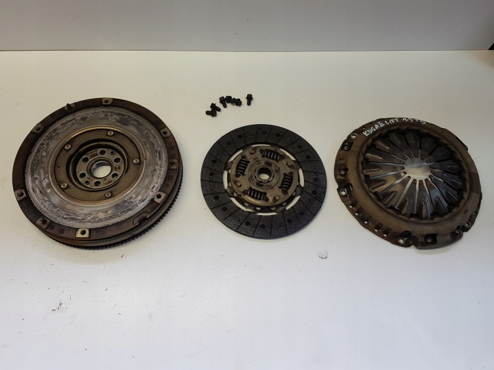 KUGA MK2 II LIFT 1.5 Kupplung Druckplatte Reifen Rad Schwungrad