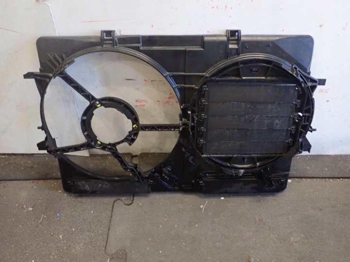 GEHÄUSE WENTYLATOROW AUDI A4 B8 A5 8K0121003A