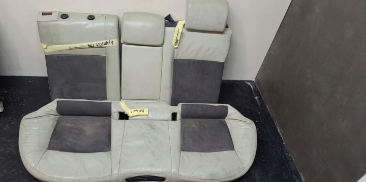 zadná sedacka zadok SAAB 93 9-3 II BIALO cierna polokoža KOMBI
