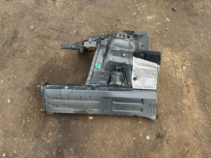BMW E90 negyed eleje bal jobb