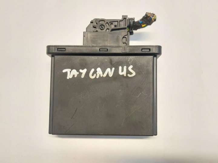 Porsche Taycan 4S 9J1 2021r modul Bedienteil BCM 4KE965429H