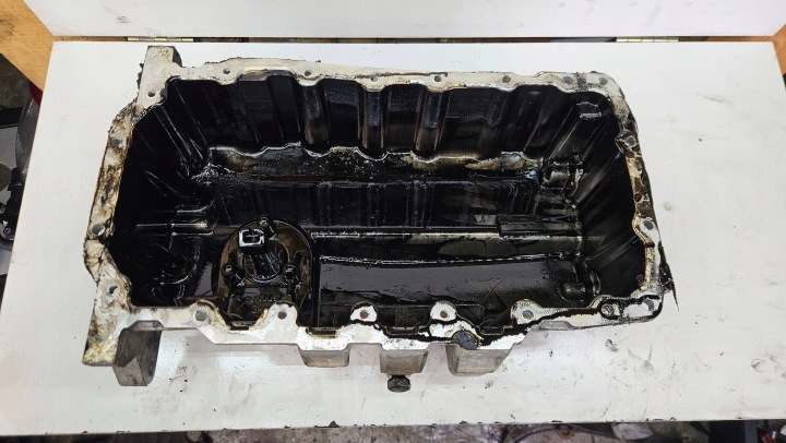 VW Golf 6 5K 1.6 TDI CAY 03l103373a head. of the engine complete