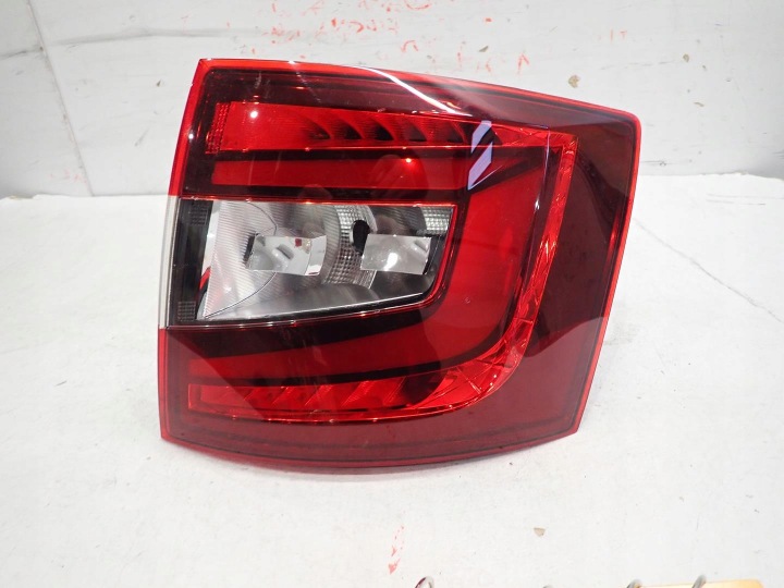 Licht heck hinten rechts SKODA OCTAVIA III LIFT 2016- KOMBI 5E9945208