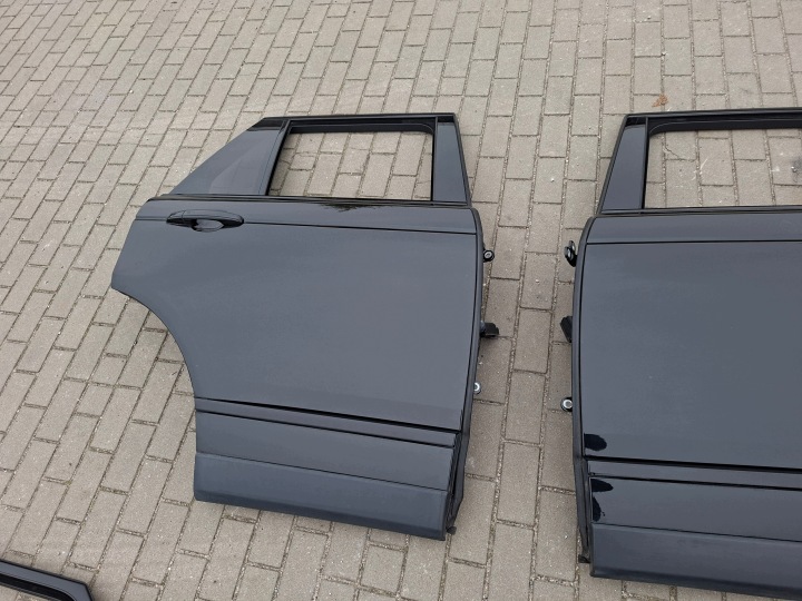 vrata stražnji dio desni stražnje desna kompletne RANGE ROVER VOGUE L405 lak 820