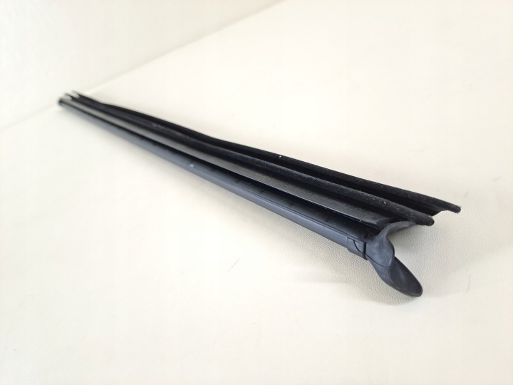 moulding dust door inner left rear part KOMBI SKODA SUPERB 3 III 19r