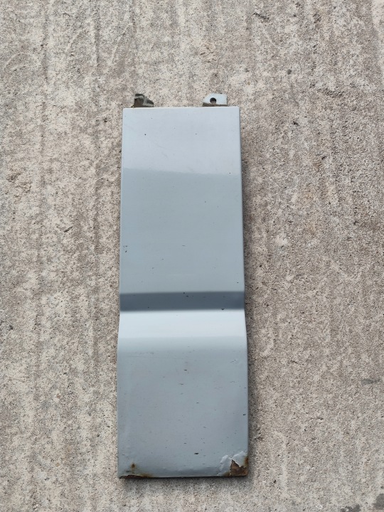 Klapka Blende Abdeckung unter wlewem des Kraftstoffsbehälters Blech VW T5 T5 lift