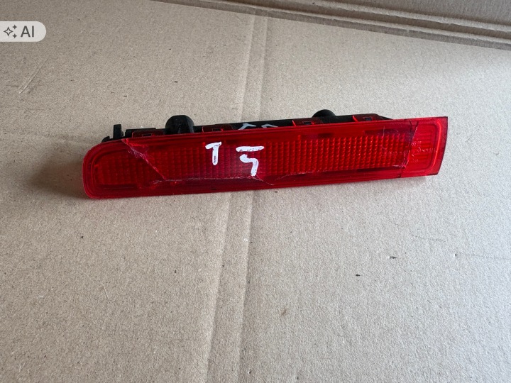 VW T5 TRZECIE Feux phare STOP 7H0945097B