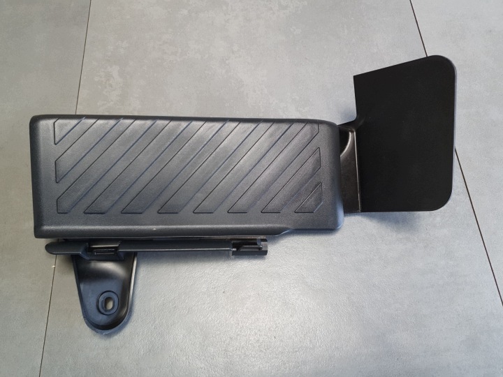 Audi A3 8Y Podstopnica stand 5Q1864777C 5Q1864775A