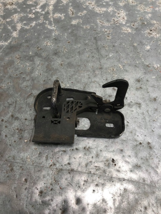 de la Serrure RYGIEL du capot VW TOURAN et 1T0823480A